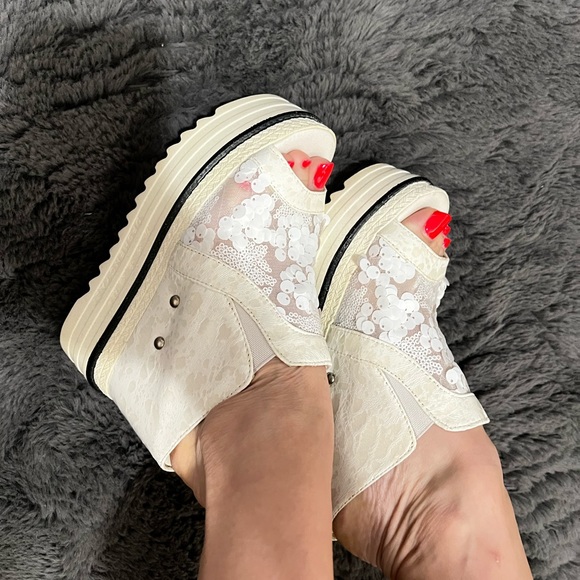 Platform Sandals - Picture 4 of 5